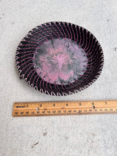 Load image into Gallery viewer, Round Pine Needle Basket